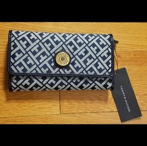 Tommy Hilfiger Trifold Wallet
